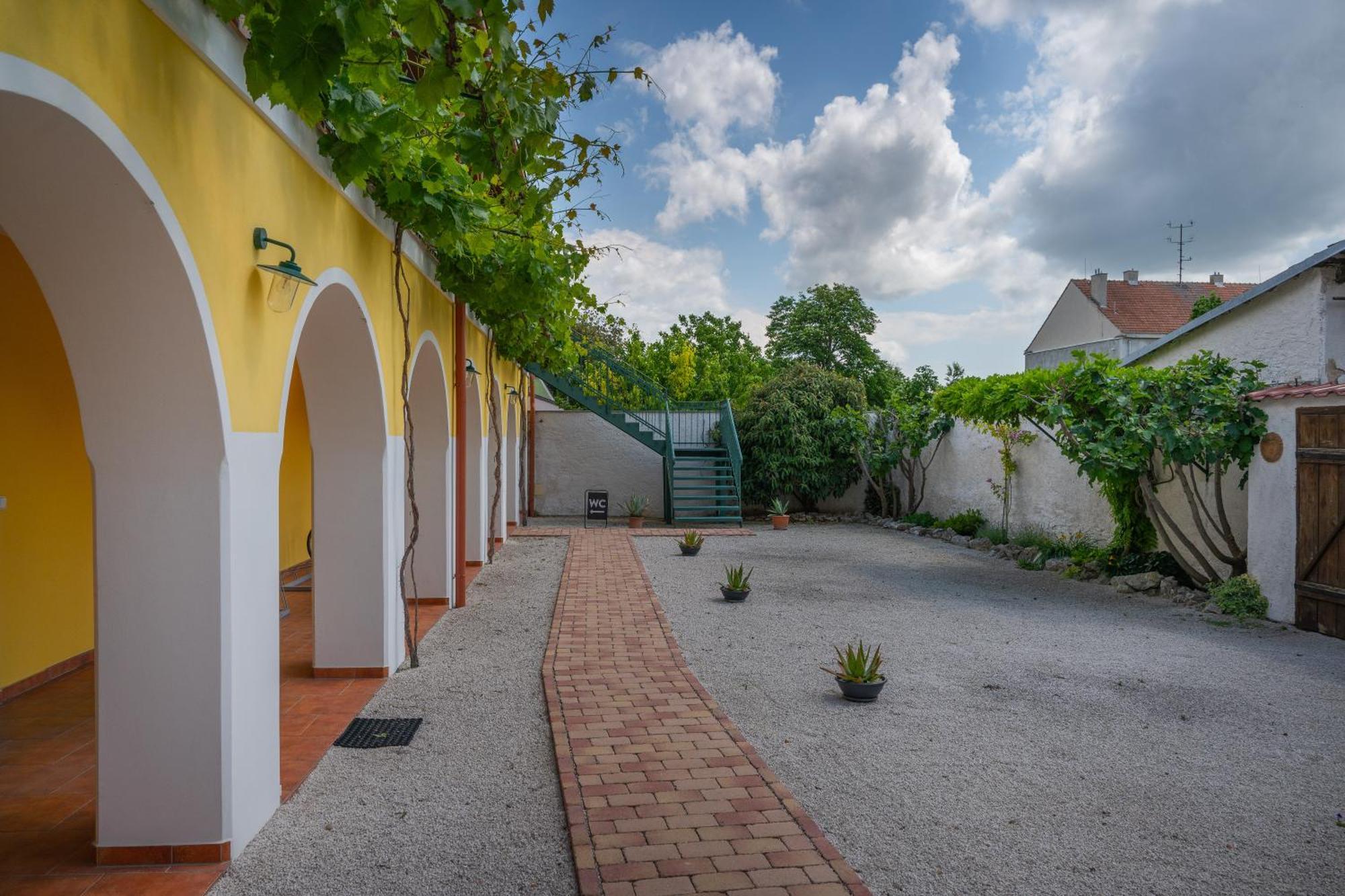 Ubytovani Kroupa Dolni Dunajovice Luaran gambar