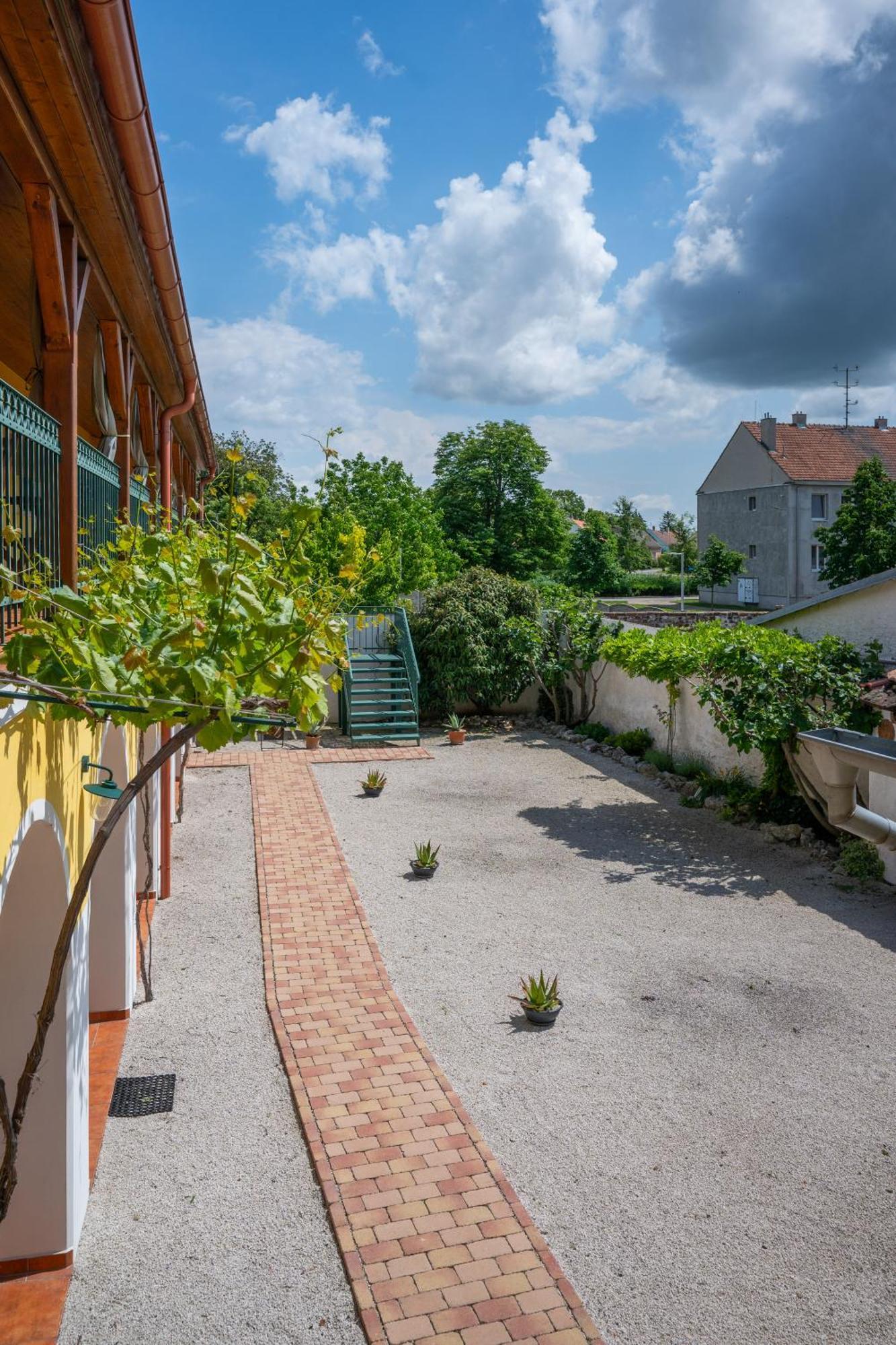 Ubytovani Kroupa Dolni Dunajovice Luaran gambar