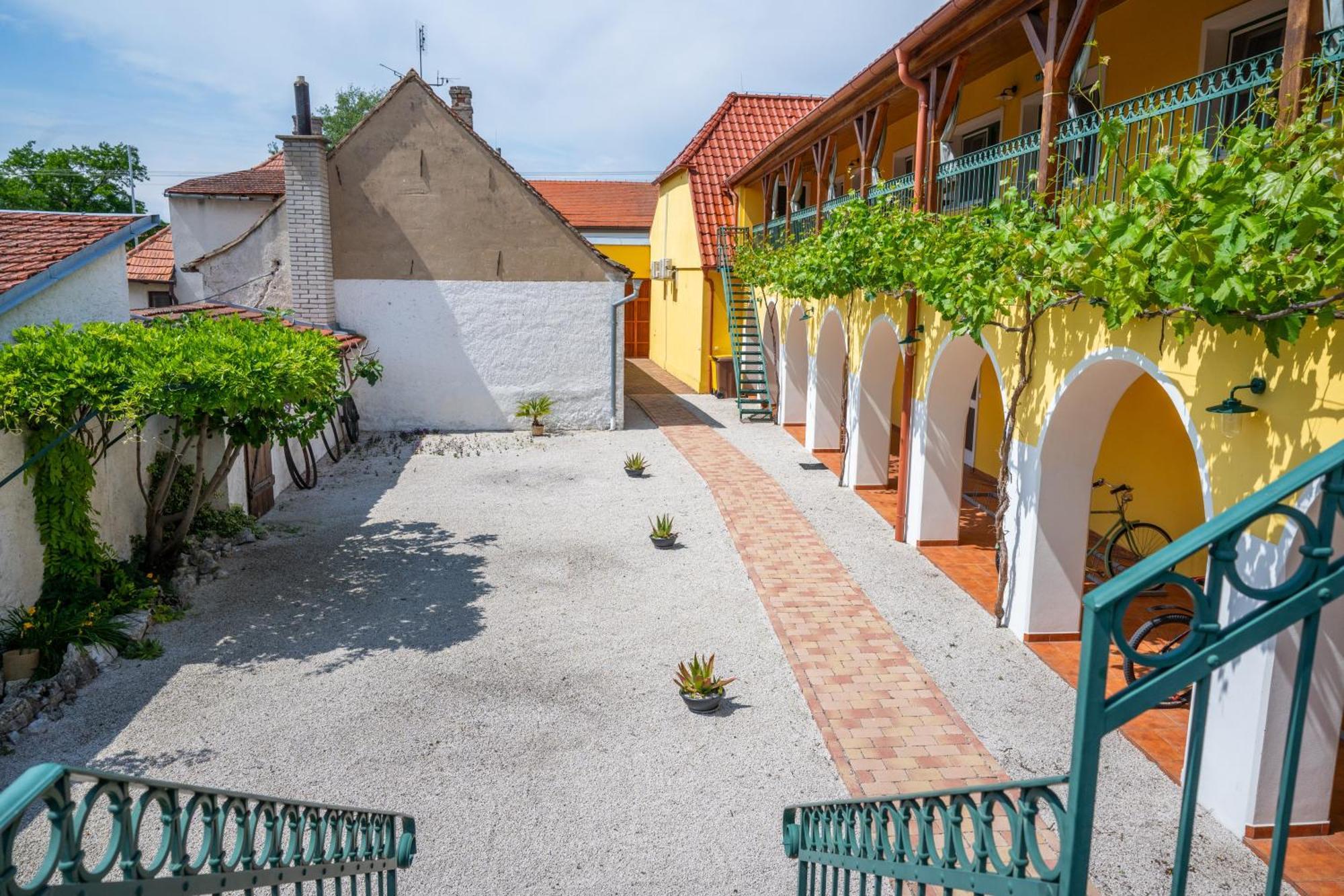 Ubytovani Kroupa Dolni Dunajovice Luaran gambar